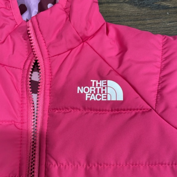 Brand new girls The North Face hooded quilted reversible jacket. - Picture 4 of 7